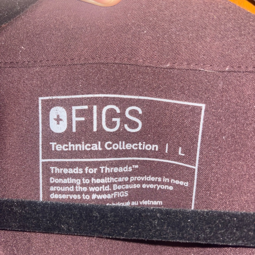 FIGS Rafaela Scrub Top - Picture 2 of 2